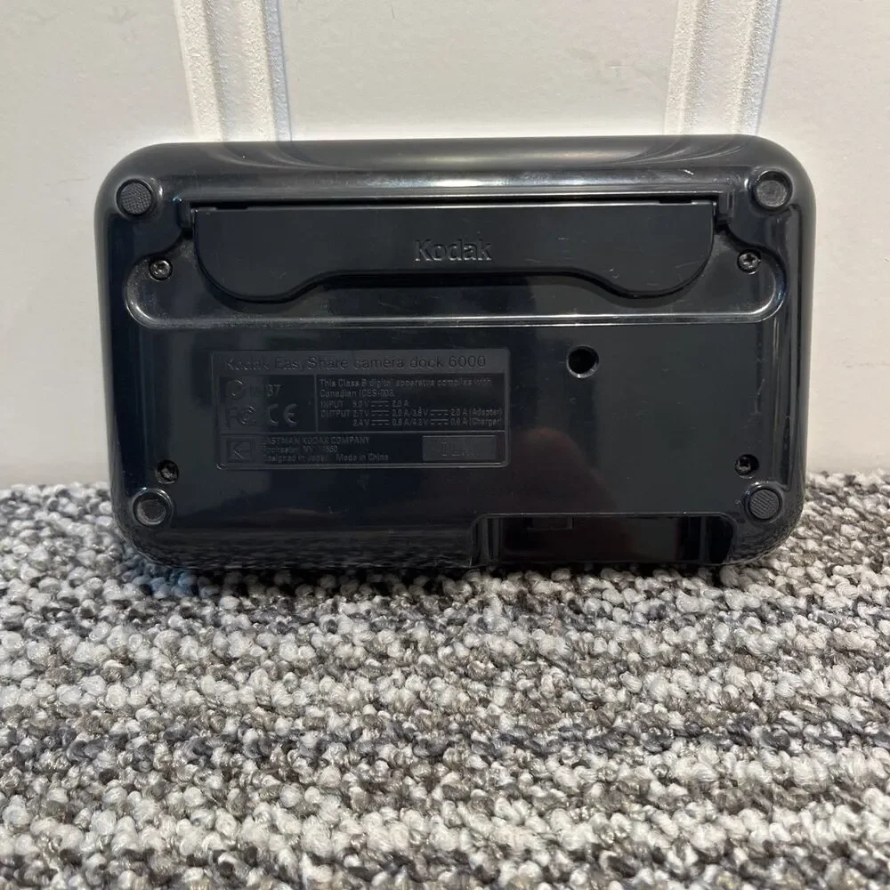 Kodak EasyShare CX7430 4.0 MP Digital Camera Silver With Dock 6000 Charges Flaw